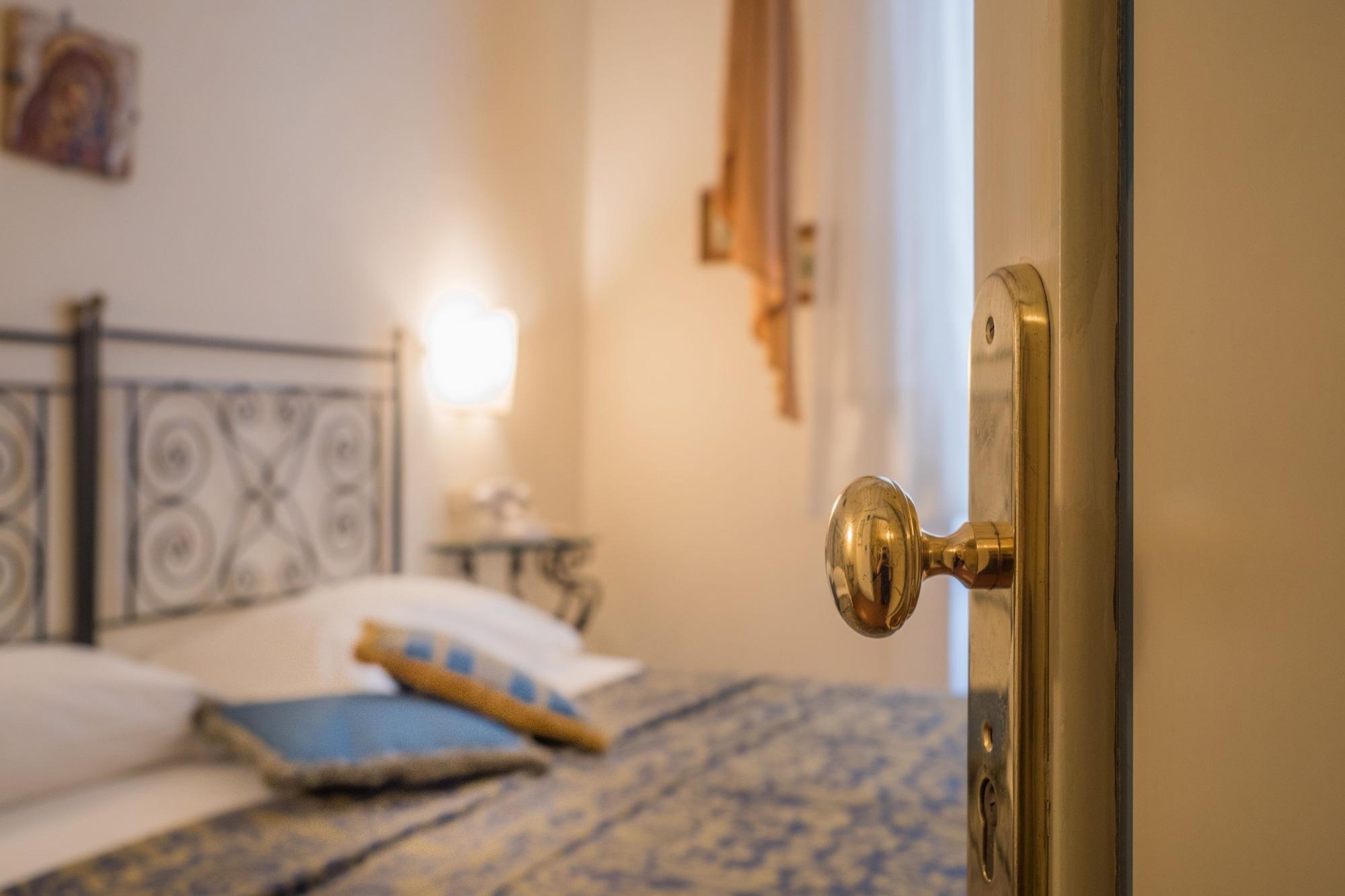 B&B Piccolo Hotel Кортона Екстериор снимка